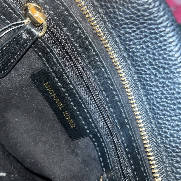 Michael Kors Leather crossbody purse reversible - Picture 3 of 6